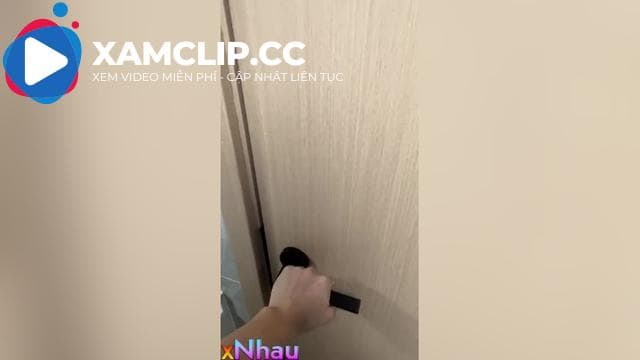 Vào phòng thấy chị gái khỏa thân đi ngủ