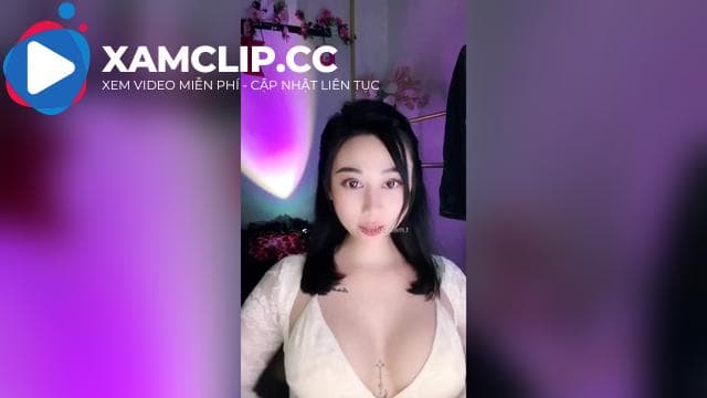 Có anh nào hữu duyên bị em úp 2 quả bòng này vào mặt chưa?