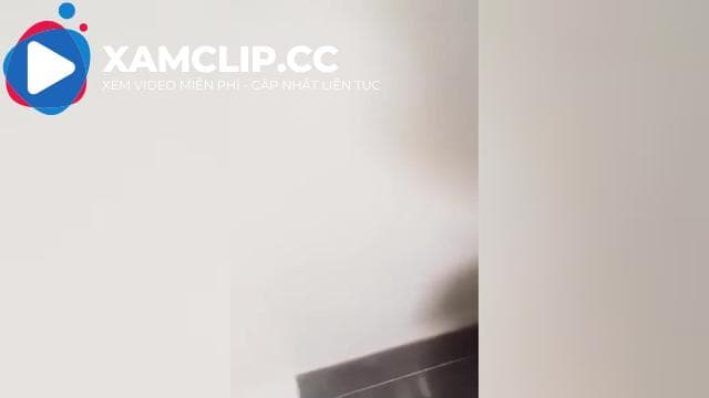 Được người yêu lên đơn vị thăm, lôi ra nhà vệ sinh chịch luôn