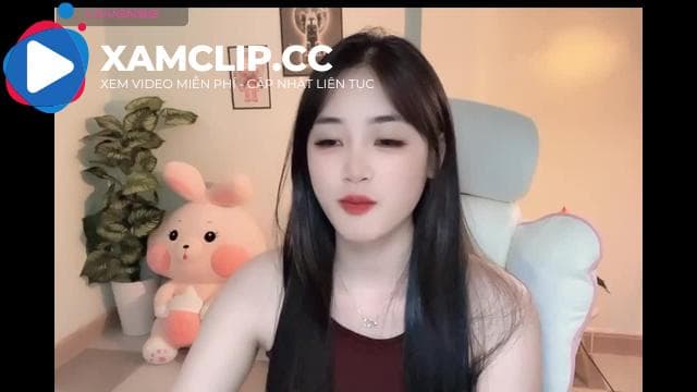 Người đẹp Ái Mỹ bán bưởi cho Tây lông, bắn tiếng Anh như gió