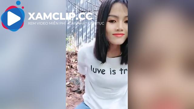 Cặp đôi ngả ngớn vào rừng LIVE yêu đương