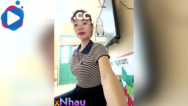 Cô giáo mầm non show hàng 9