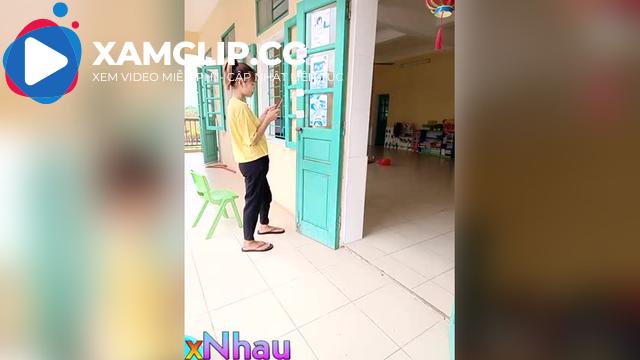 Cô giáo mầm non show hàng 16
