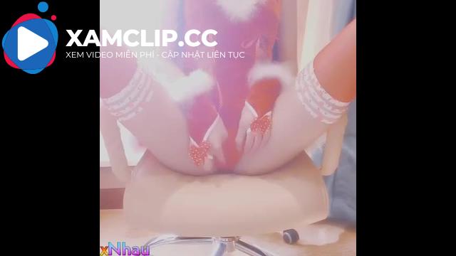 Game thủ thua kèo trả kèo móc lồn se núm vú ngay trên live siêu dâm