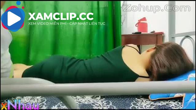 Loạn luân anh em, Con e mặc váy ngắn nên nứng quá gạ địt e ngờ nó cũng nứng nên địt