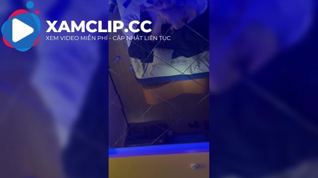 Bắn tinh đầy mu em học sinh cao đẳng lỗ lồn múp