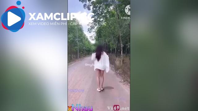 Myhanh2000 phô dâm ra đường vạch lồn đái xong ạ bác bán vé số